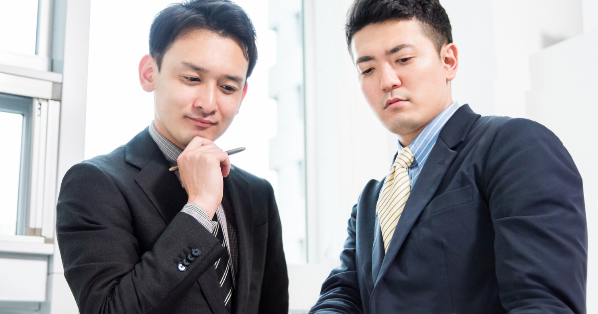 開発会社選びと見積もりに関して検討する様子